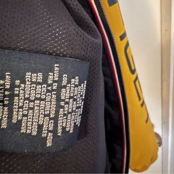 Tommy Hilfiger - Men's Colorblocked Logo Rain Slicker Jacket - Picture 6 of 9